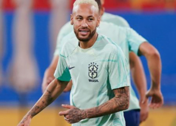 Neymar treina normalmente e deve fazer seu primeiro jogo pós-copa pela seleção