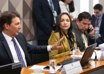 Com Bolsonaro presente, veja lista completa dos indiciamentos pedidos pela CPMI do 8/1