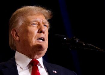 Ministério Público acusa Trump de fraude, com ganhos de mais de US$100 bilhões