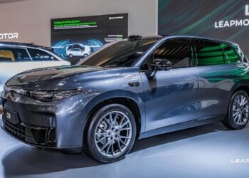 Stellantis investe bilhões em startup chinesa de mobilidade elétrica