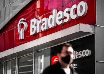 Clientes do Bradesco relatam valores a mais em contas após sumiço de dinheiro