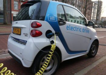 Governo retoma imposto de importação para carros elétricos a partir de 2024