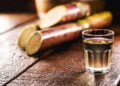 A cachaça não veio do Brasil, mas somos os maiores produtores
