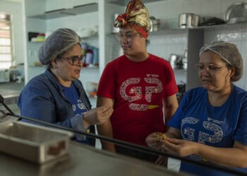 Restaurante Baccarelli serve 30 mil refeições a crianças e jovens de Heliópolis