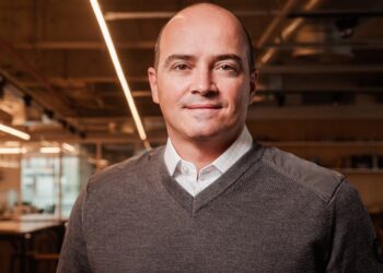 Tenchi abre vagas para as áreas de Tecnologia e Comercial 