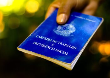 ⁠Desemprego cai para 7,5% em balanço do último trimestre de 2023