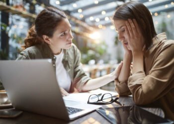 Evite o estresse no trabalho durante o final do ano: 3 dicas essenciais para colaboradores e empresas