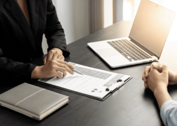 Digitalização cria novos empregos em diversas indústrias, mostra novo relatório da Schneider Electric