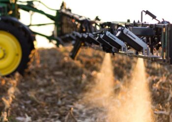 Com tecnologia brasileira, empresa transforma pulverizadores tradicionais em equipamentos inteligentes e expande presença no exterior