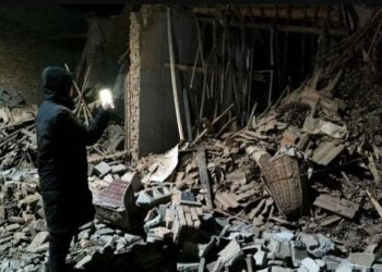 Terremoto na China mata mais de 120 pessoas e deixa centenas de feridos