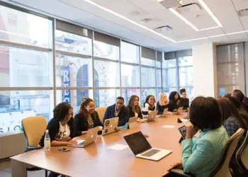 Pesquisa mostra que conselhos com mulheres tomam melhores decisões