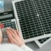 Energia solar em casa vale à pena? 6 passos simples para calcular o retorno sobre investimento em painéis fotovoltaicos