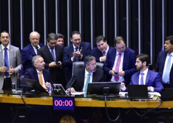 Câmara conclui votação da reforma tributária