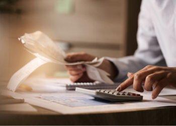 Dinheiro acaba antes do fim do mês para 63% dos trabalhadores com carteira assinada