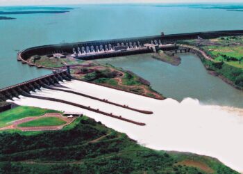  Lula se Reúne com Presidente do Paraguai em Brasília para Discussão de Itaipu