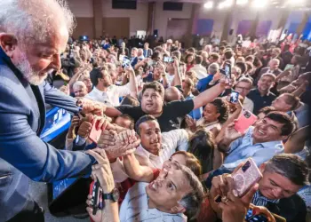 Lula inicia giro pelo Brasil e visa eleições municipais