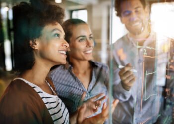 Investimentos mundiais em tecnologia projetado a aumentar 8% em 2024