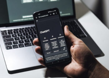 Governo de SP implementa IA para ajudar docentes na correção de atividades