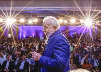 Lula critica privatização da Eletrobras