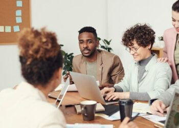 Trabalho presencial lidera entre as PMEs