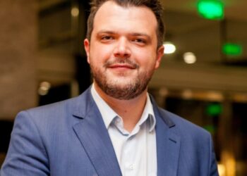 Caso Hapvida NotreDame (HAPV3): Economista alerta para tendências negativas em ações e sugere venda como estratégia mais prudente