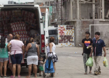 Pobreza na Argentina cresce e atinge 57,4% da população