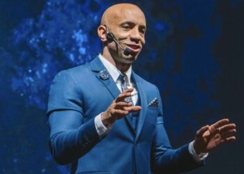 Escolas encaram aumento da inadimplência e Edson Urubatan, doutor em competitividade e gestão pela FGV, apresenta soluções