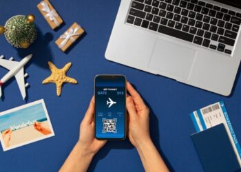 Decolar lança primeira assistente generativa de IA para o setor de viagens