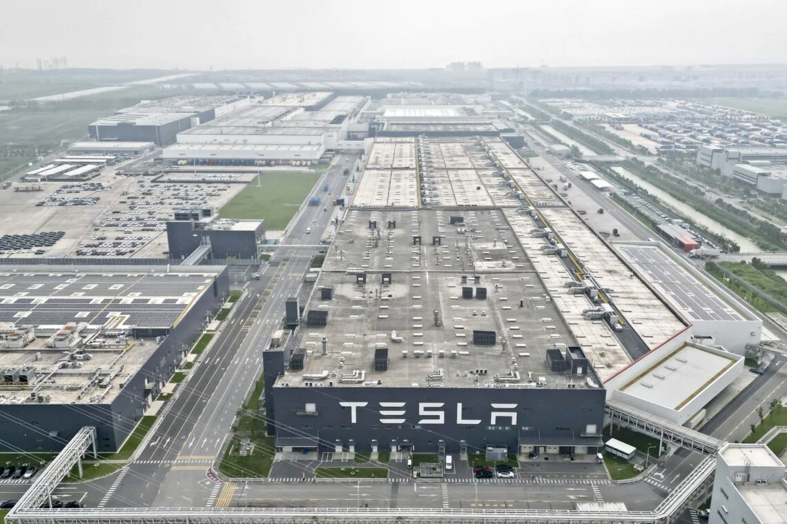 Ações da Tesla Disparam Após Lançamento do Serviço de Robotáxi em Austin