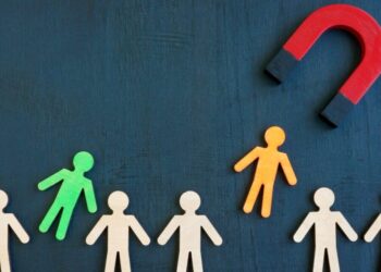 Rotatividade alta no mercado leva empresas a buscarem estratégias para manter bons profissionais na casa