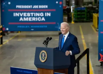 Dia da Terra: Biden anuncia US$ 7 bilhões em concessões federais de energia solar
