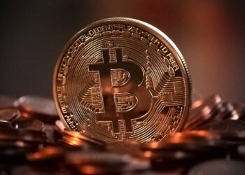 Bitcoin avança 5% após halving