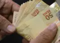 Governo prevê salário mínimo de R$ 1.502 em 2025