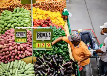 IPC-S acelera para 0,18%, diz FGV 