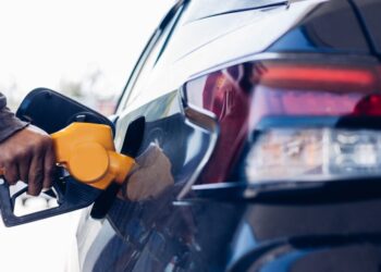 Estudo mostra o comportamento do motorista brasileiro na hora de escolher o combustível do carro ou da moto