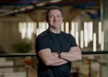 A construção de amizades no trabalho é uma abordagem que promove a felicidade, afirma Cesar Gon