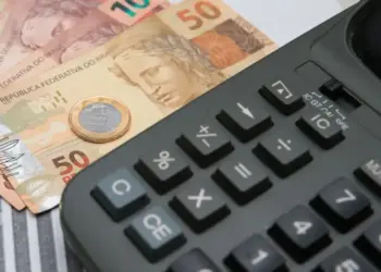 Busca por crédito despenca 26% em março 