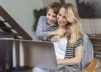 Dia das Mães: é possível conciliar carreira e maternidade? executivas provam que sim, mas relatam desafios