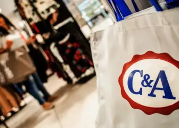 C&A registra fluxo de caixa livre negativo mas volta a abrir lojas