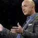 Jeff Bezos vende 1,1 milhão de ações da Amazon