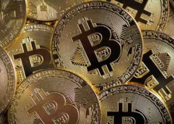Bitcoin começa semana caindo 3%