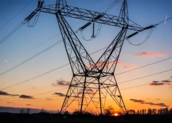 Tarifa de energia elétrica sobe 45% acima da inflação em 15 anos