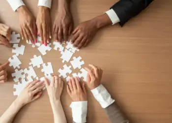 Líderes empáticos criam segurança psicológica e aumentam em quase quatro vezes a retenção de talentos