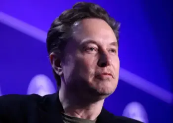 Elon Musk ameaça banir iPhones e Macs em suas empresas após anúncio da Apple