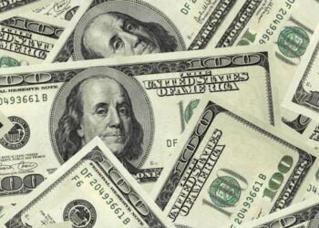 Dólar cai cerca de 1% com reação à saída de Joe Biden