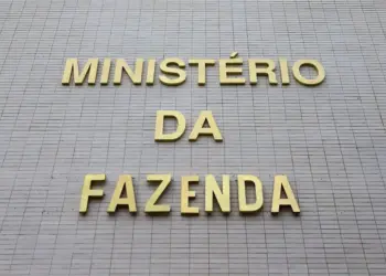 A Receita Federal revisou para baixo a projeção de contribuintes que serão impactados pela cobrança do imposto mínimo de 10%