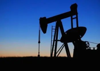 Leilão da ANP para Exploração de Petróleo e Gás Inclui Áreas Sensíveis e Desafia Justiça