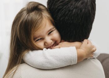 Como criação superprotetora de alta pressão de “pais helicópteros” influencia a vida dos filhos