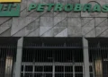 Petrobras salta até 6% com alta do petróleo