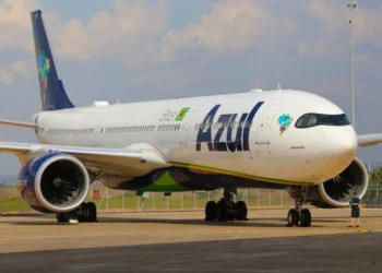 Azul dispara mais de 10% após confirmar que negocia dívida